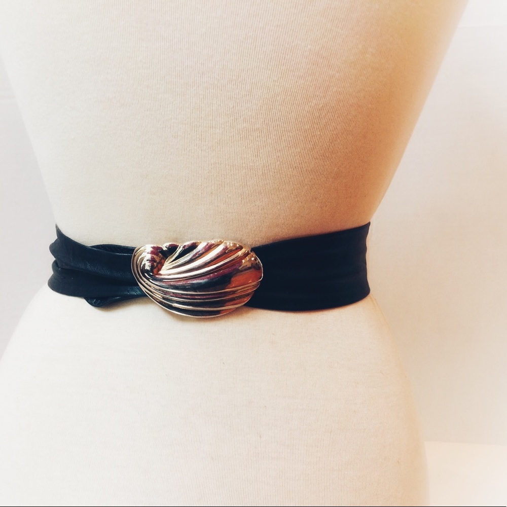 1990's Black Gold Leather Belt Shell Buckle   Wrap